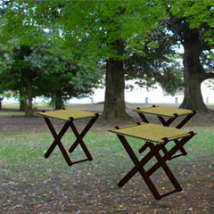 24．折りたたみスツール